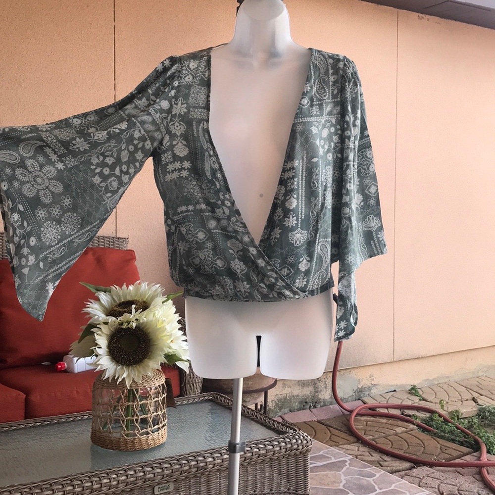 Daytrip Green Wrap Blouse with nell sleeves and open back - Picture 3 of 9